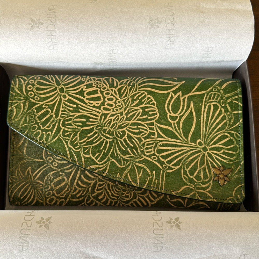 Anuschka accordion flap green wallet brand new in box